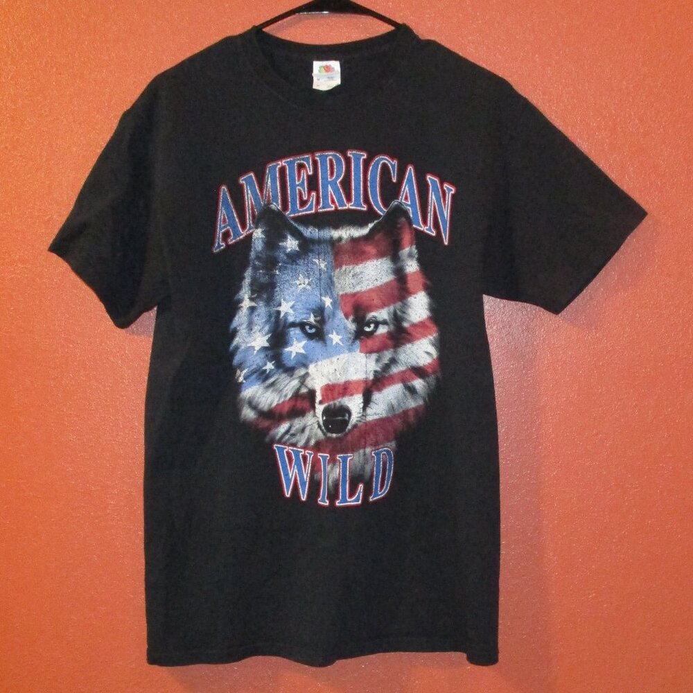 Wolf Shirt Fruit Loom Men Medium Red White Blue Black Outdoor Patriot Flag Shirt